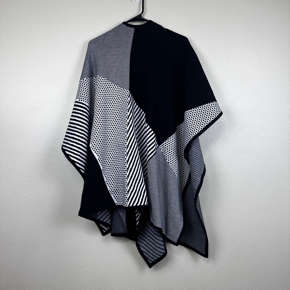 Chico's Geo Graphic Jacquard Poncho Cape One size - Picture 6 of 6